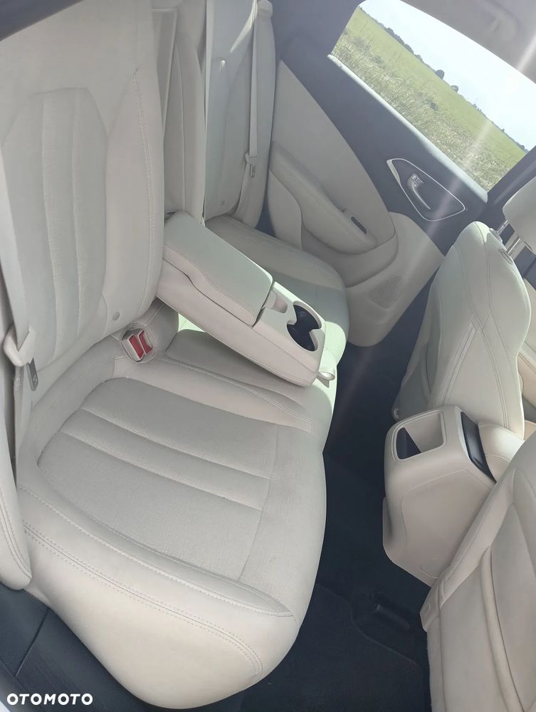 Chrysler 200 - 10