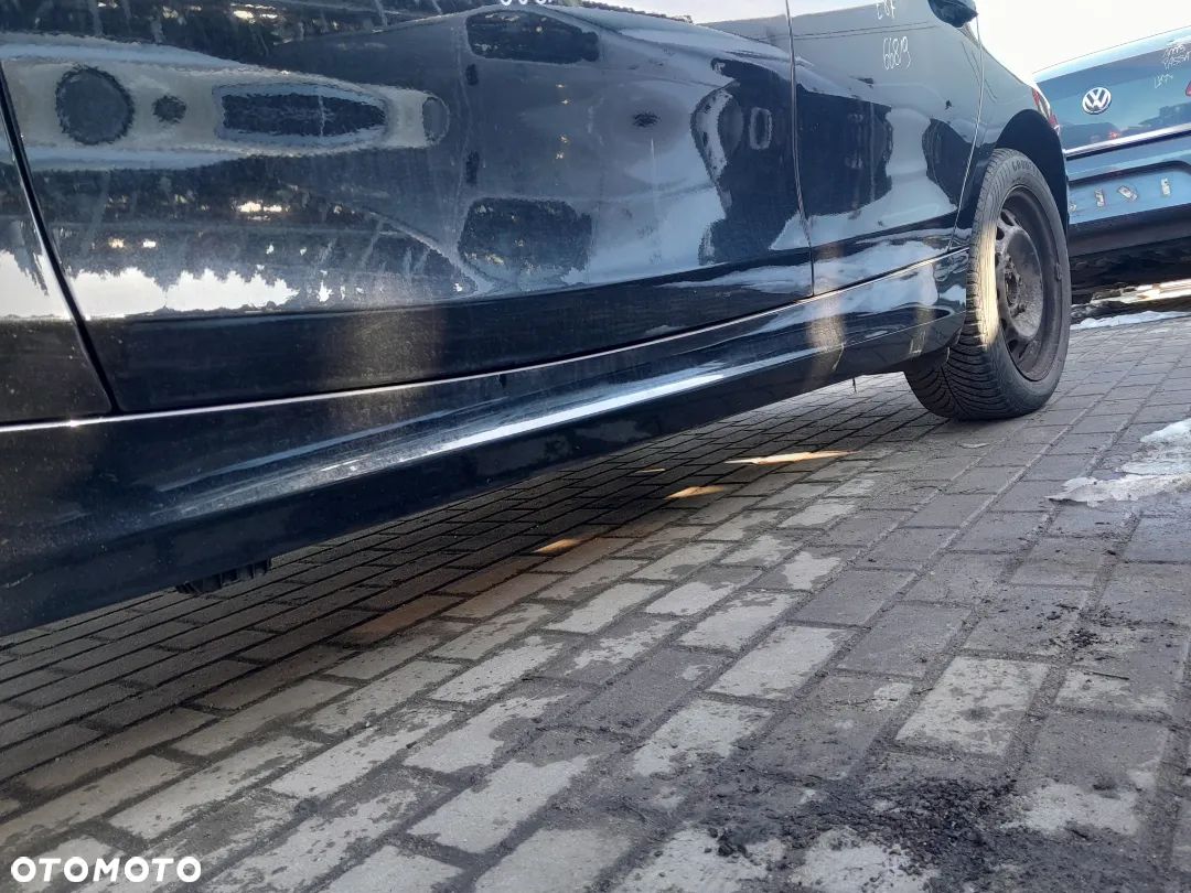 BMW E87 LISTWA NAKŁADKA PROGOWA LEWA KOLOR: 668/9 - 1