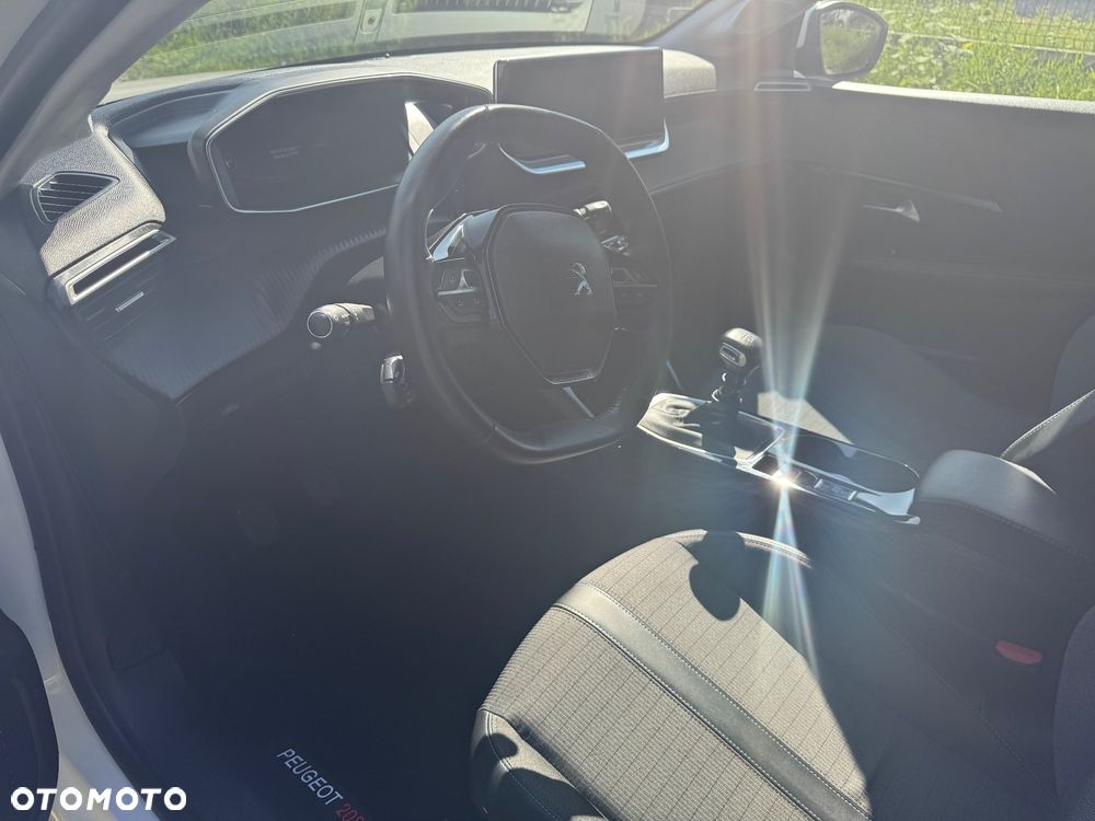 Peugeot 208 - 13