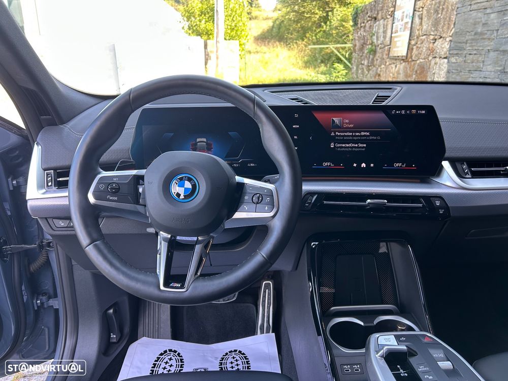 BMW iX2 - 12