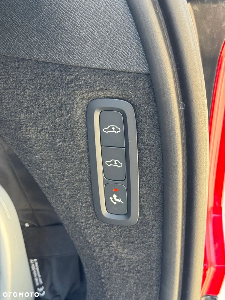 Volvo XC 90 T8 AWD Plug-In Hybrid Ultimate Dark 7os - 17
