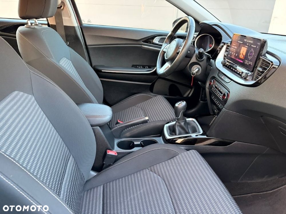Kia Ceed - 24