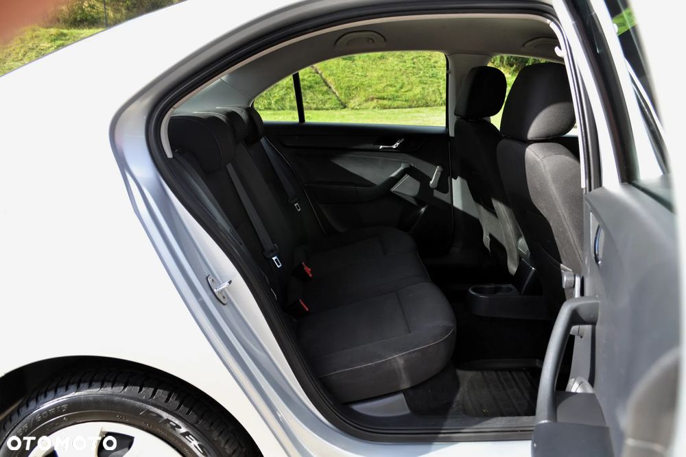 Skoda RAPID 1.6 TDI DPF Ambition - 12