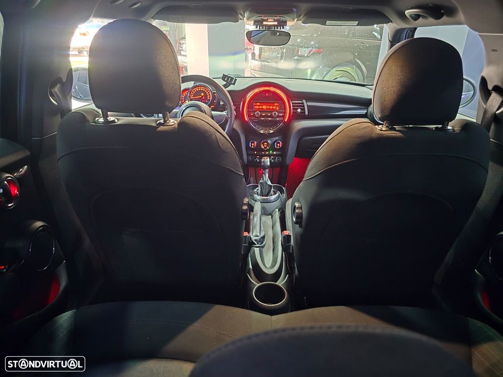 MINI 5 Portas Cooper D Auto - 12