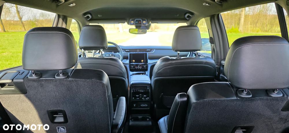Jeep Grand Cherokee - 25