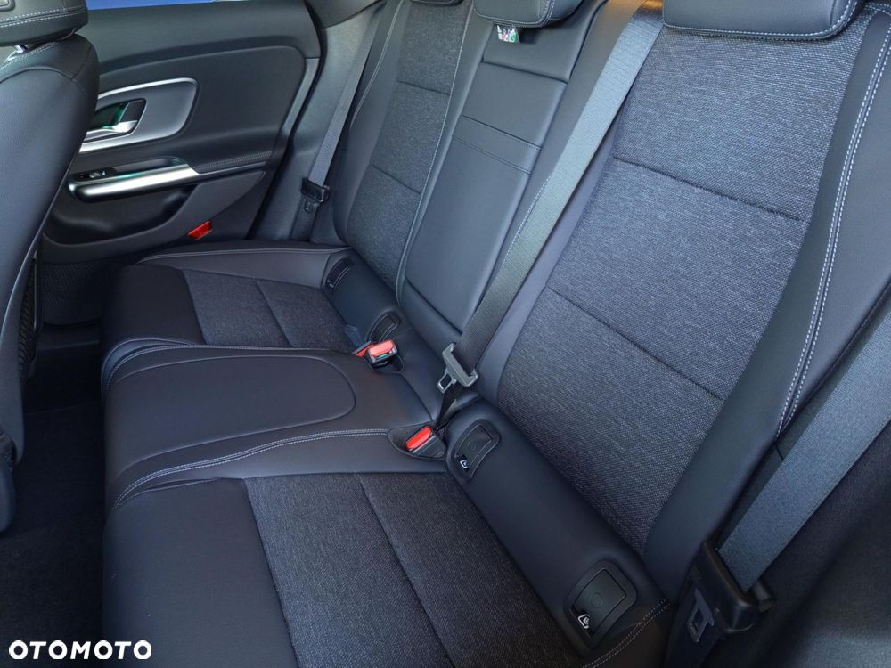 Mercedes-Benz CLA - 10