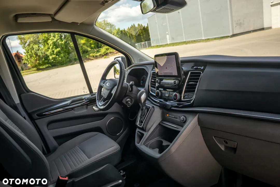 Ford Tourneo Custom 320 L2H1 VA Autm Titanium - 37