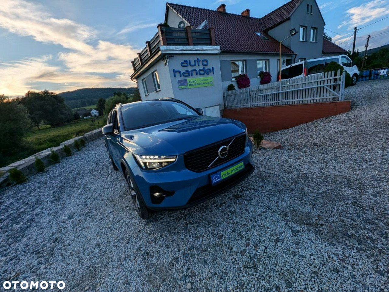 Volvo XC 40 B3 Plus Dark - 18