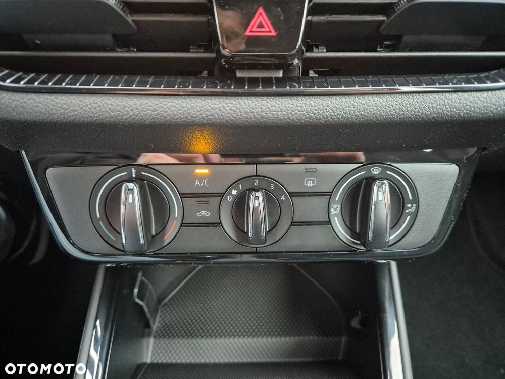 Skoda Fabia 1.0 Essence - 24