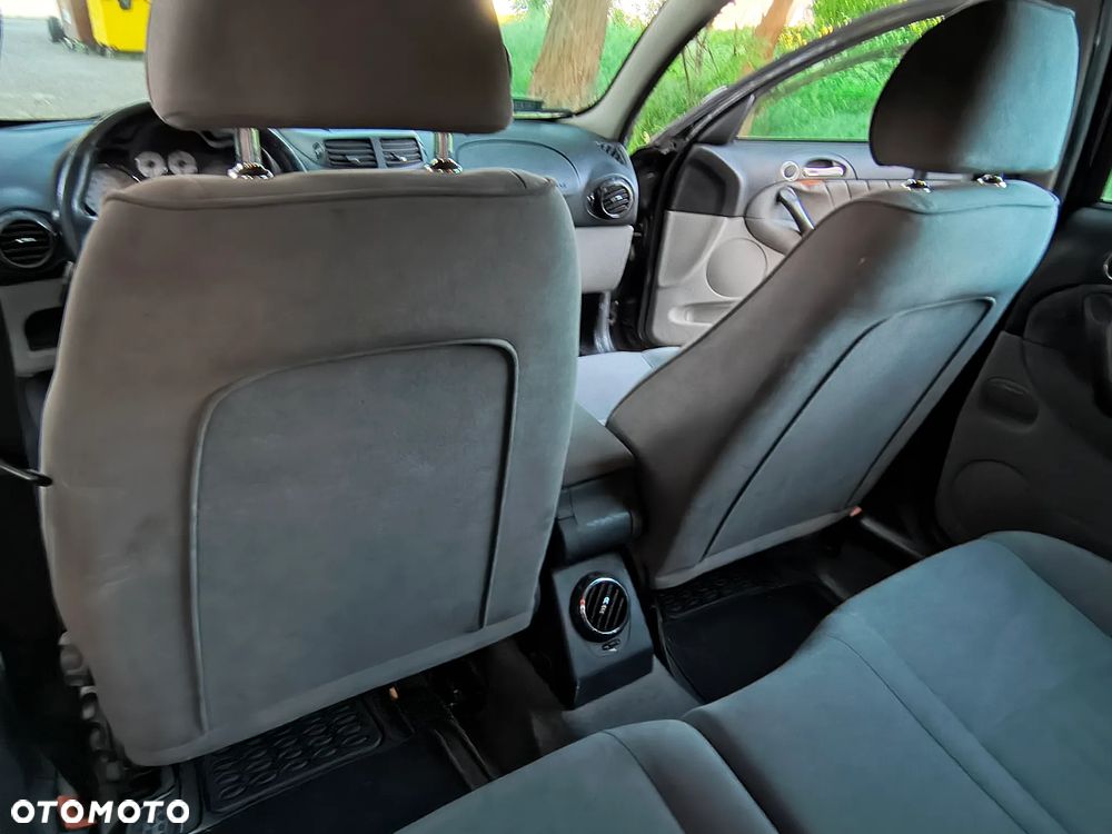 Alfa Romeo 147 1.9 JTD 16V M-Jet Distinctive - 12