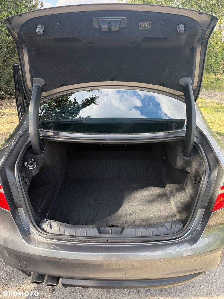 Jaguar XF 2.0 i4D Portfolio - 24