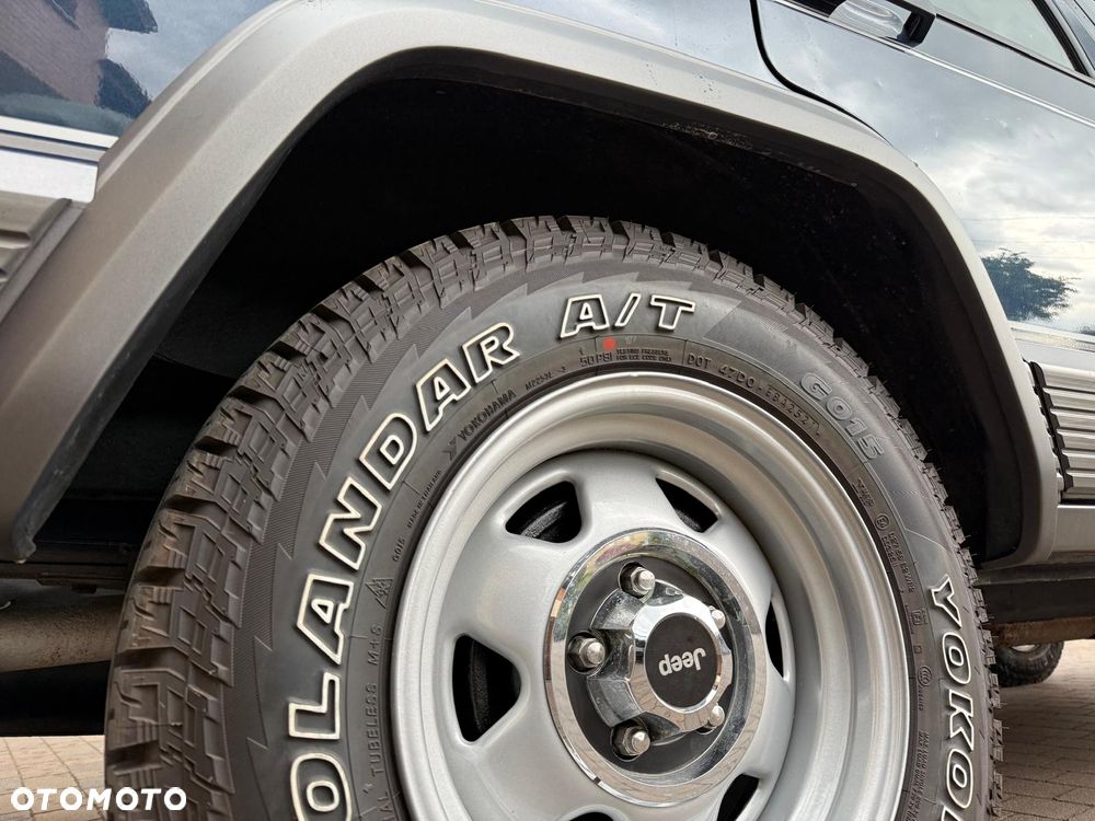 Jeep Cherokee - 23