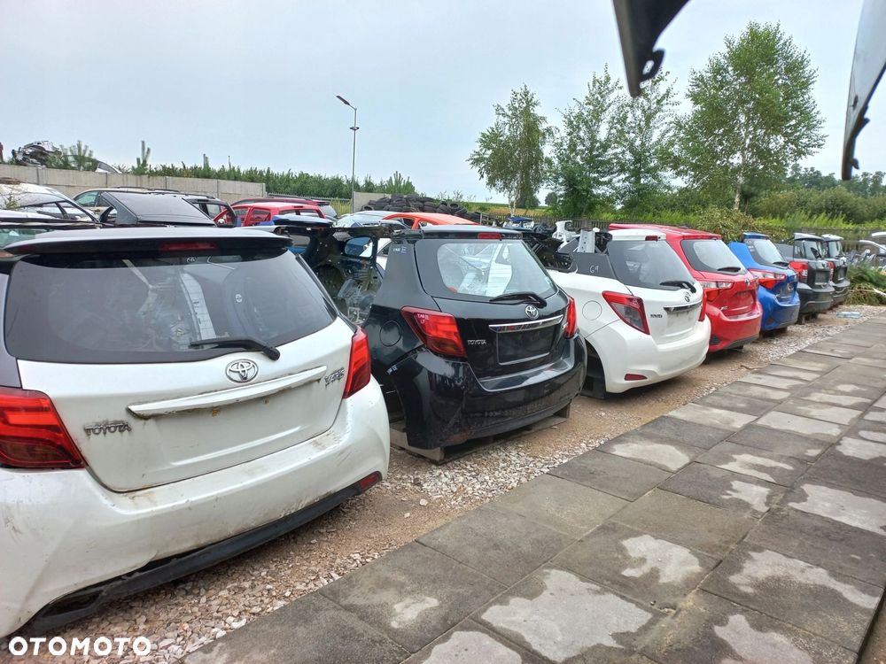 Toyota Yaris III 1,3 1,33 Katalizator kolektor wydechowy Verso - S - 5
