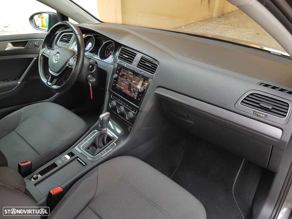 VW Golf Variant 1.6 TDi Confortline DSG - 35