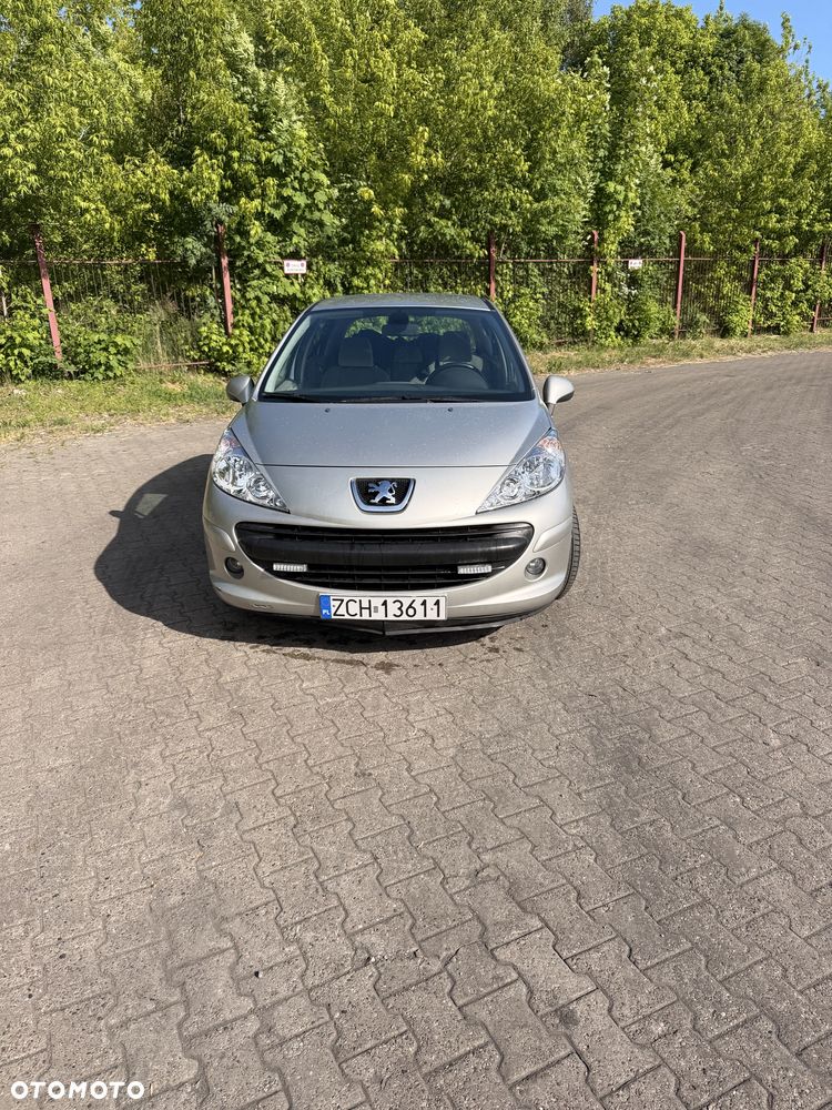 Peugeot 207 - 1