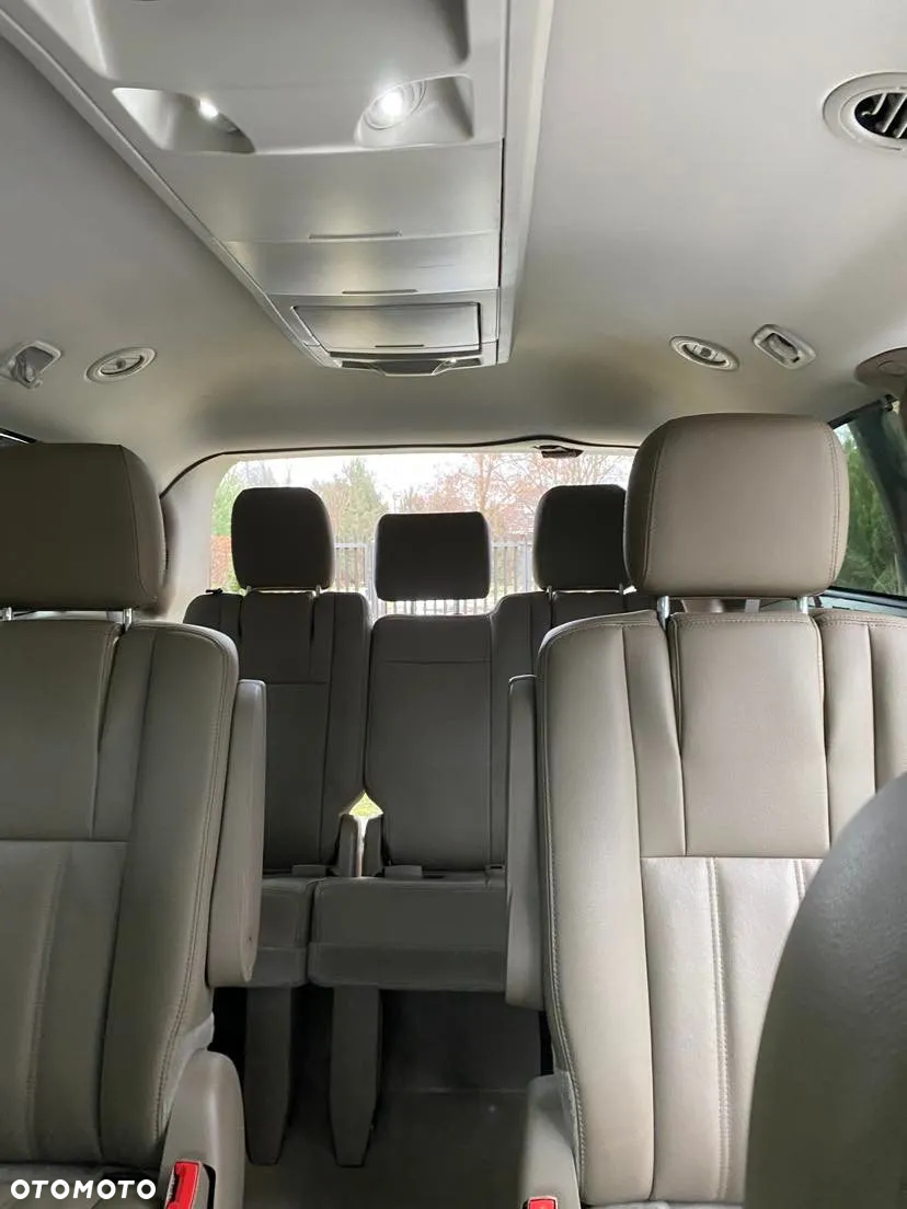 Chrysler Town & Country 3.6 Touring - 11