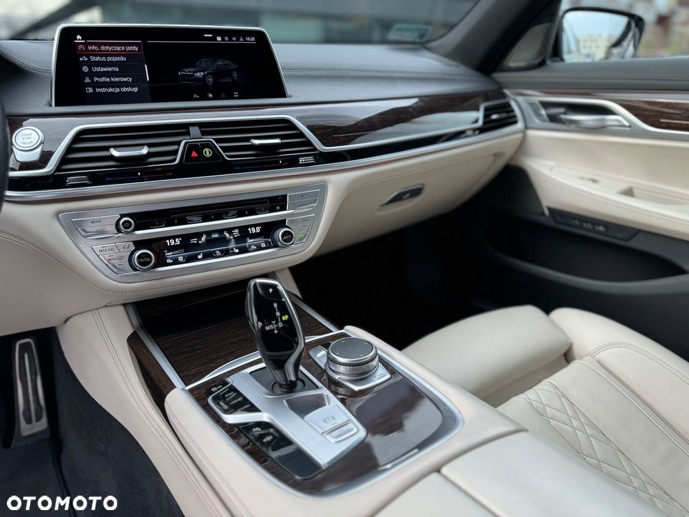BMW Seria 7 730d xDrive mHEV - 14