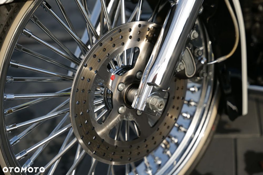 Harley-Davidson Softail Deluxe - 29