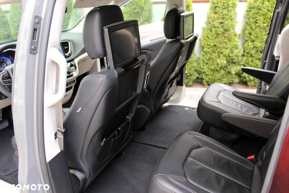 Chrysler Pacifica - 17