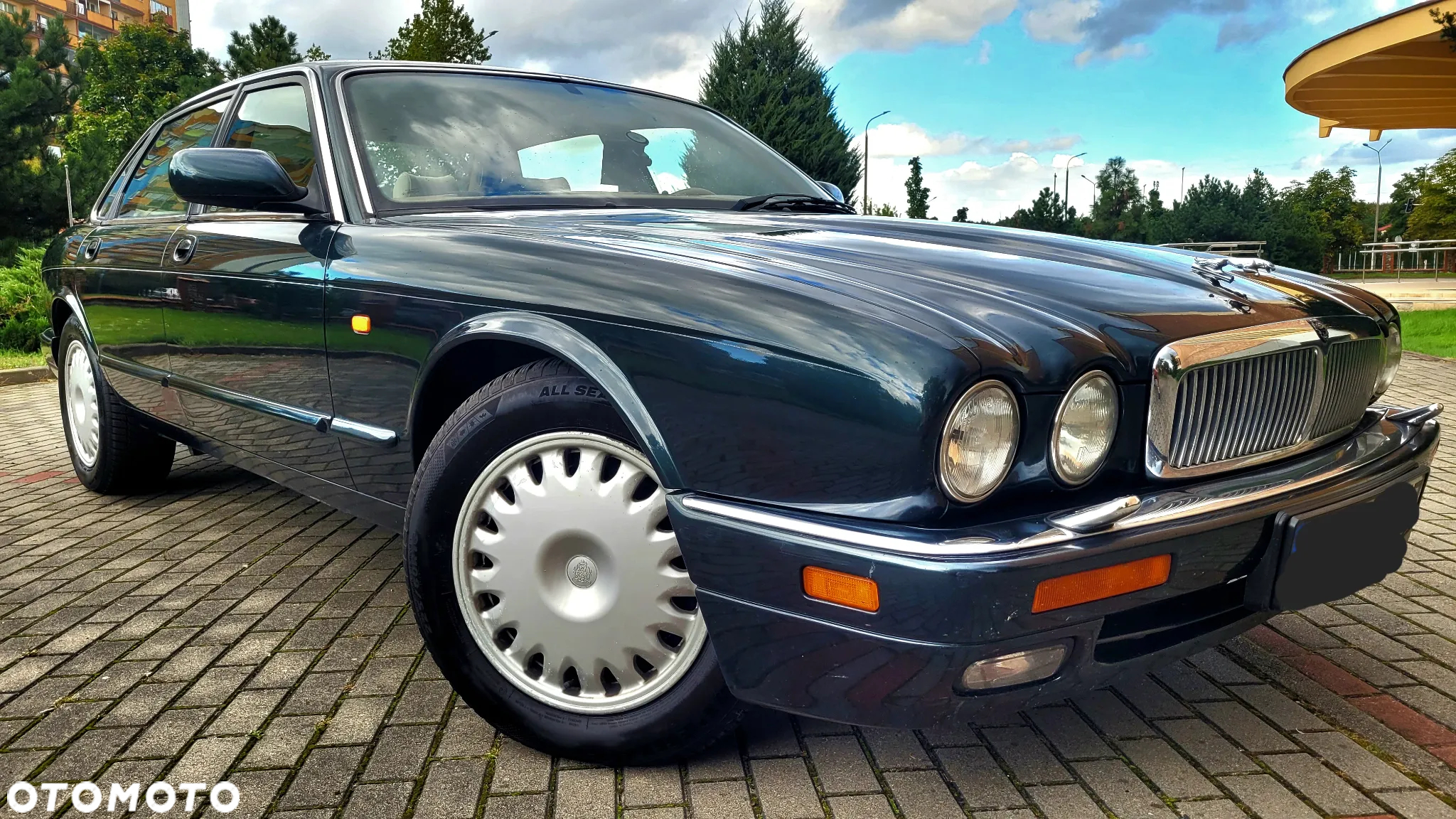 Jaguar XJ - 12