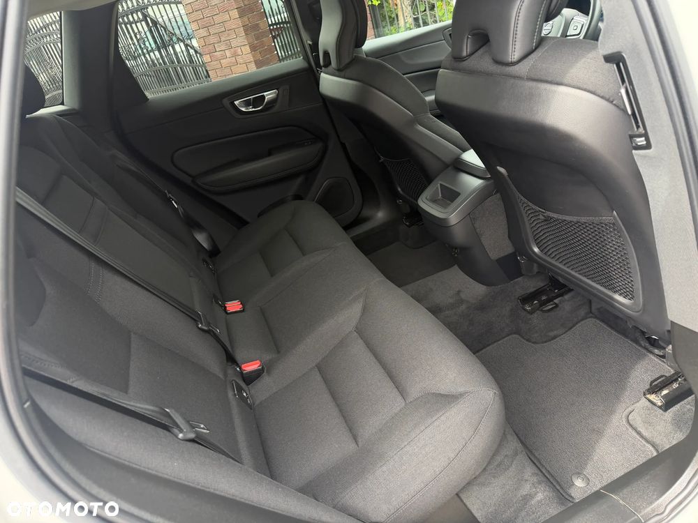 Volvo XC 60 B4 B Momentum Pro - 29