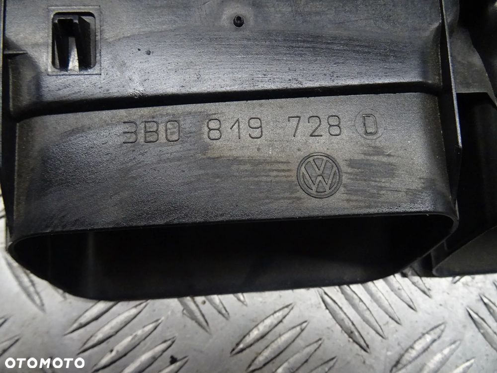 VW PASSAT B5 LIFT KOMBI 2.0 TDI KRATKA NAWIEWU ŚRODKOWA 3B0819728D - 5