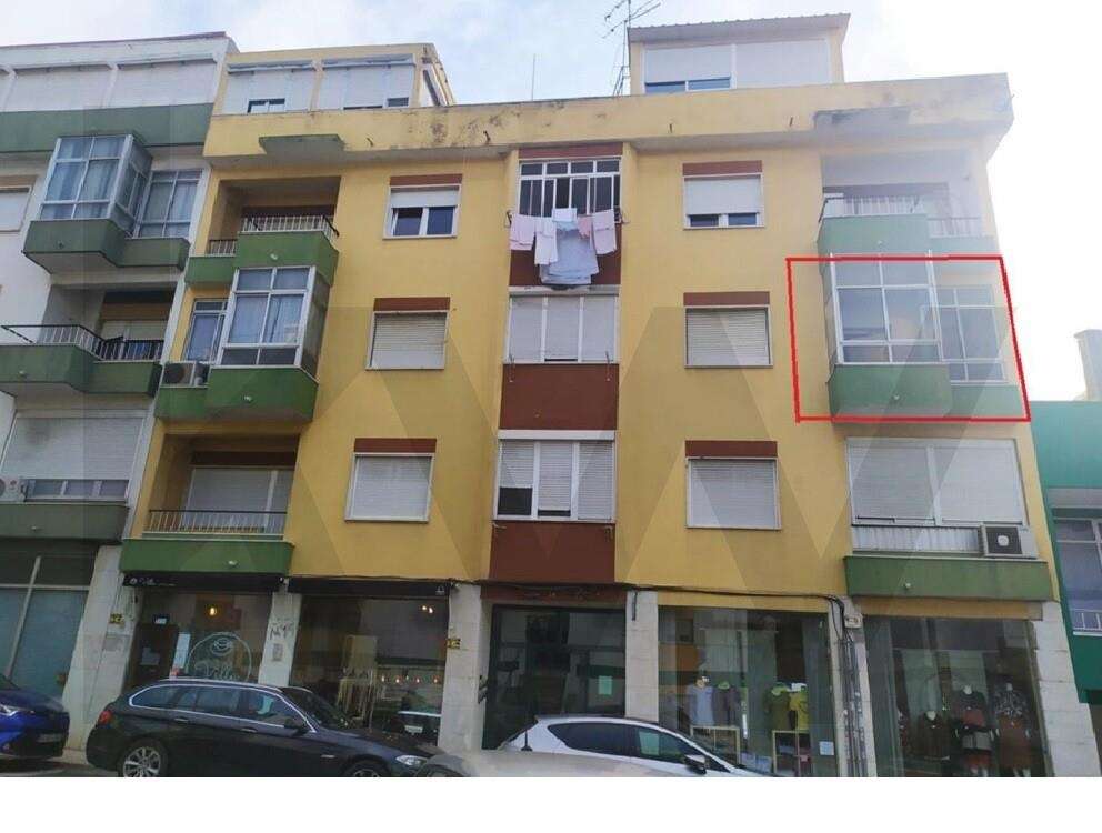 Excelente Oportunidade | T2 Acolhedor e Luminoso no Centro da Bobadela - Grande imagem: 2/10