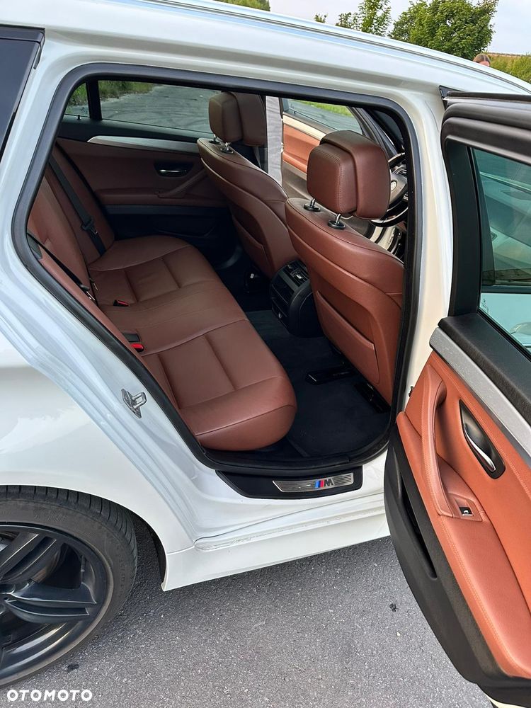BMW Seria 5 530d xDrive Touring - 13