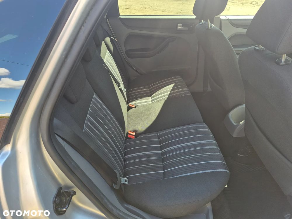 Ford Focus 1.6 16V Sport - 19