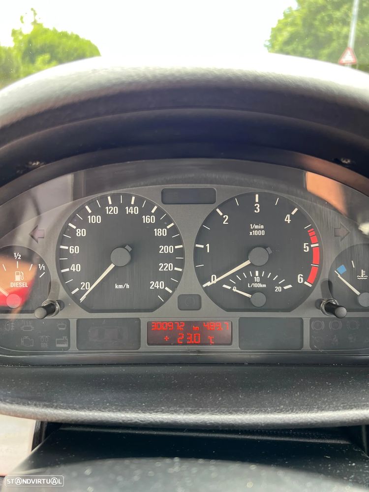 BMW 320 d — fotografia 16
