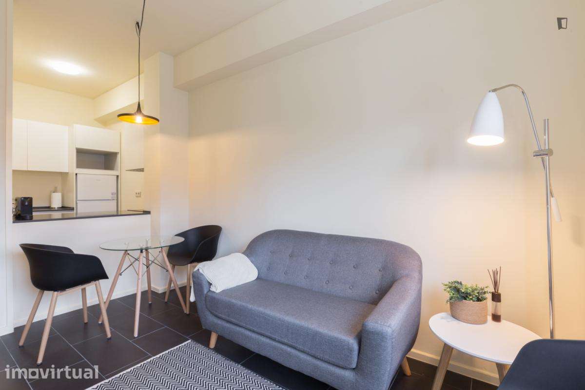 Apartamento com 1 quartos - localizado em Santo Ildefonso Porto - Grande imagem: 2/15
