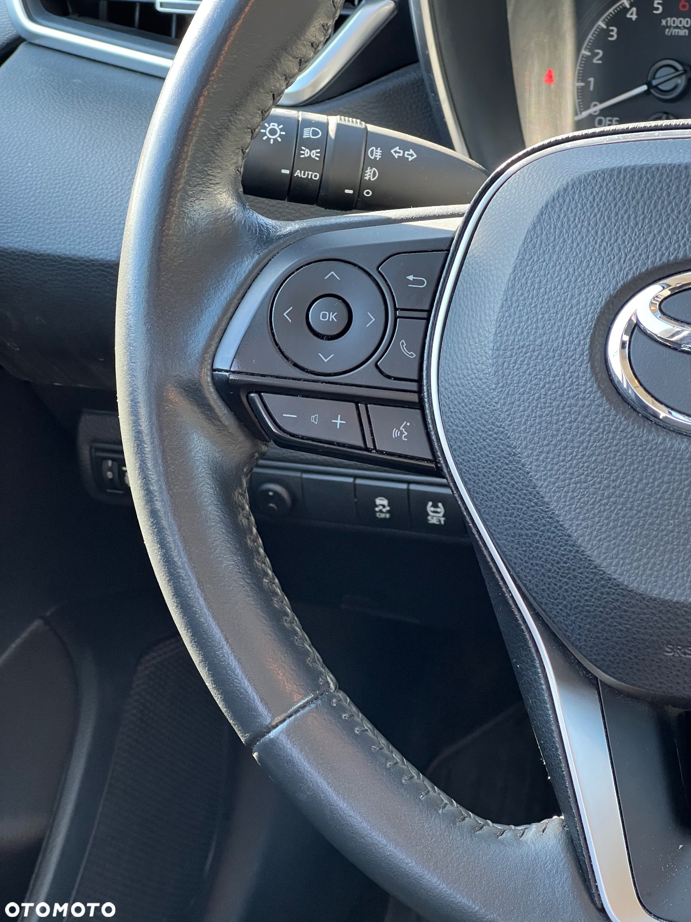 Toyota Corolla 1.8 Hybrid Comfort - 12
