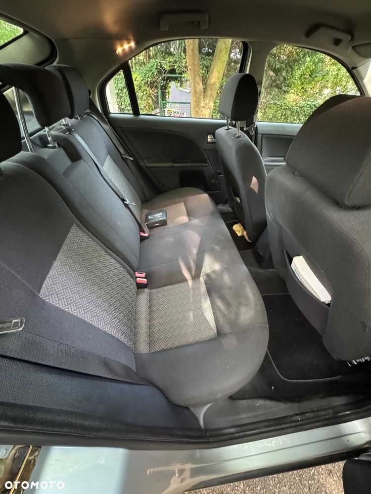 Ford Mondeo 1.8 Ambiente - 8