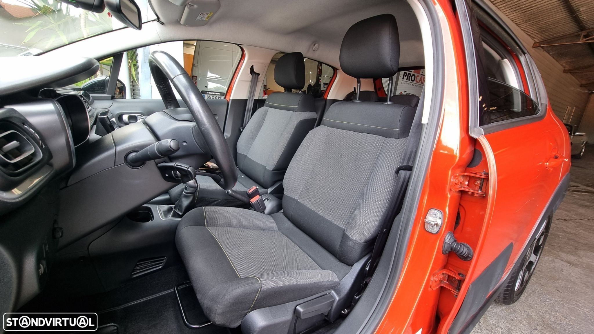 Citroën C3 1.2 PureTech Shine - 3