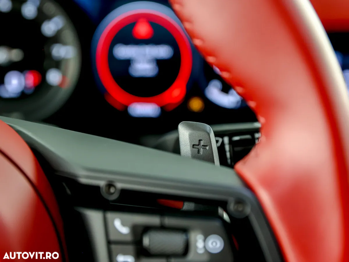Porsche 911 Carrera 4S - 24