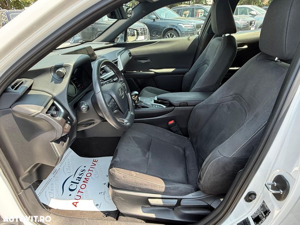 Lexus UX - 25