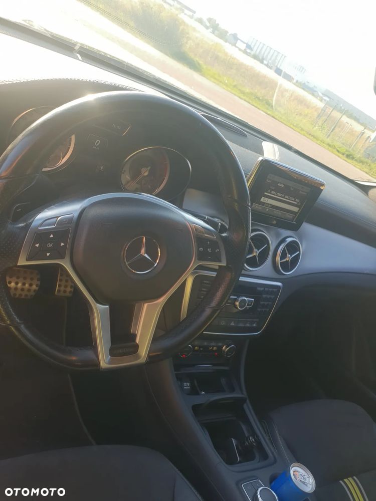 Mercedes-Benz CLA 250 7G-DCT - 22