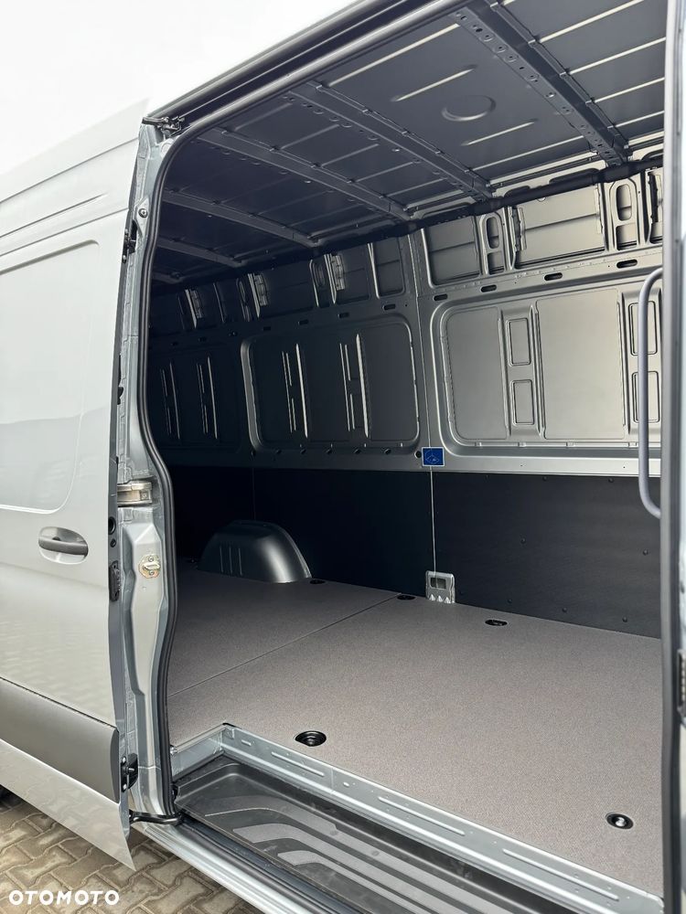 Mercedes-Benz Sprinter - 29