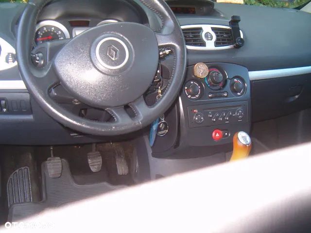 Renault Clio - 22