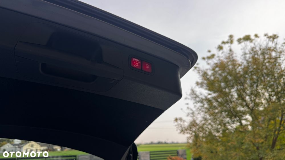 Mercedes-Benz Klasa E 220 d 4-Matic 9G-TRONIC - 40