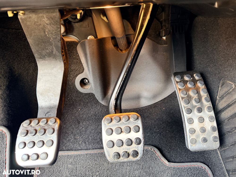 Mercedes-Benz GLA 200 AMG Line - 40