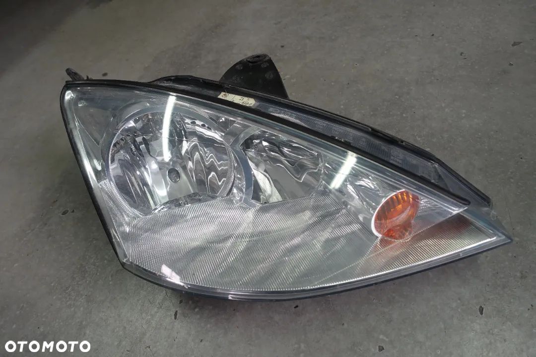LAMPA PRAWY PRZÓD FOCUS MK1 LIFT - 1