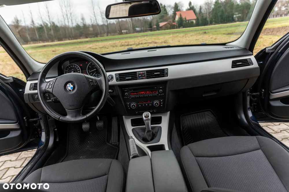 BMW Seria 3 318i - 38