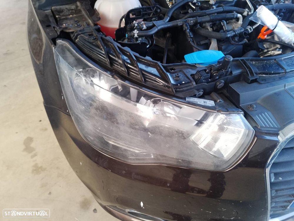 FAROL DIREITO AUDI A1 8X1 - 1