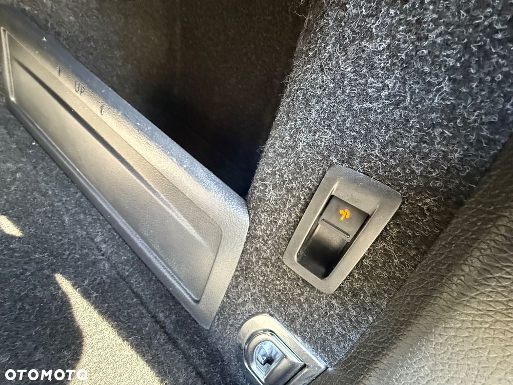 Volkswagen Passat 2.0 TDI DPF Sportline DSG - 16