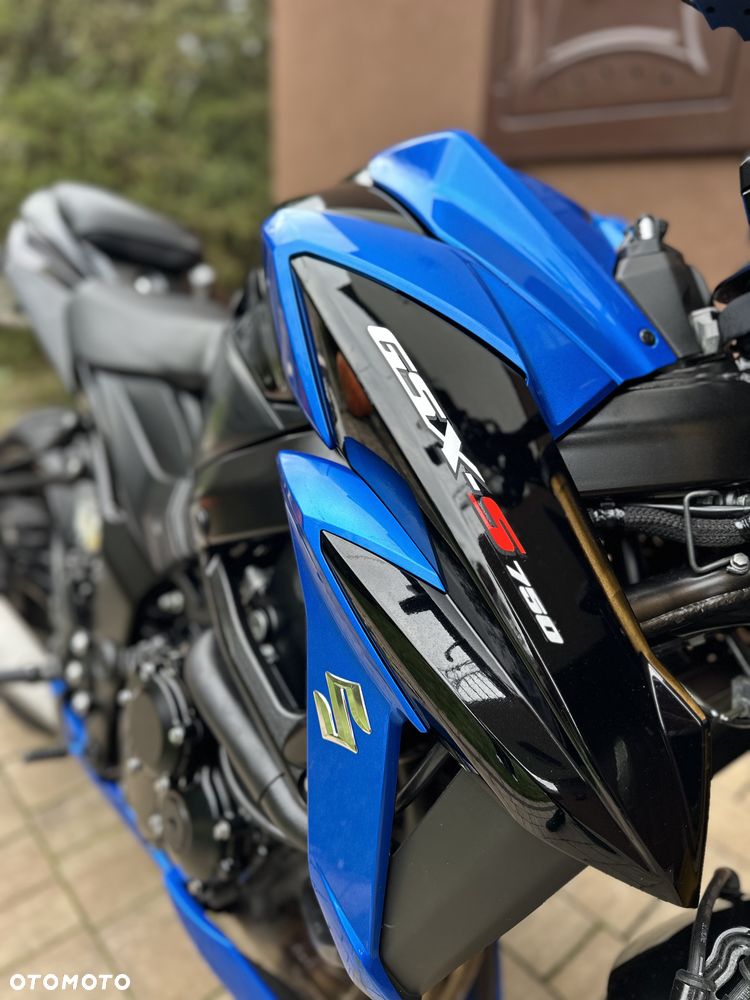 Suzuki GSX - 12