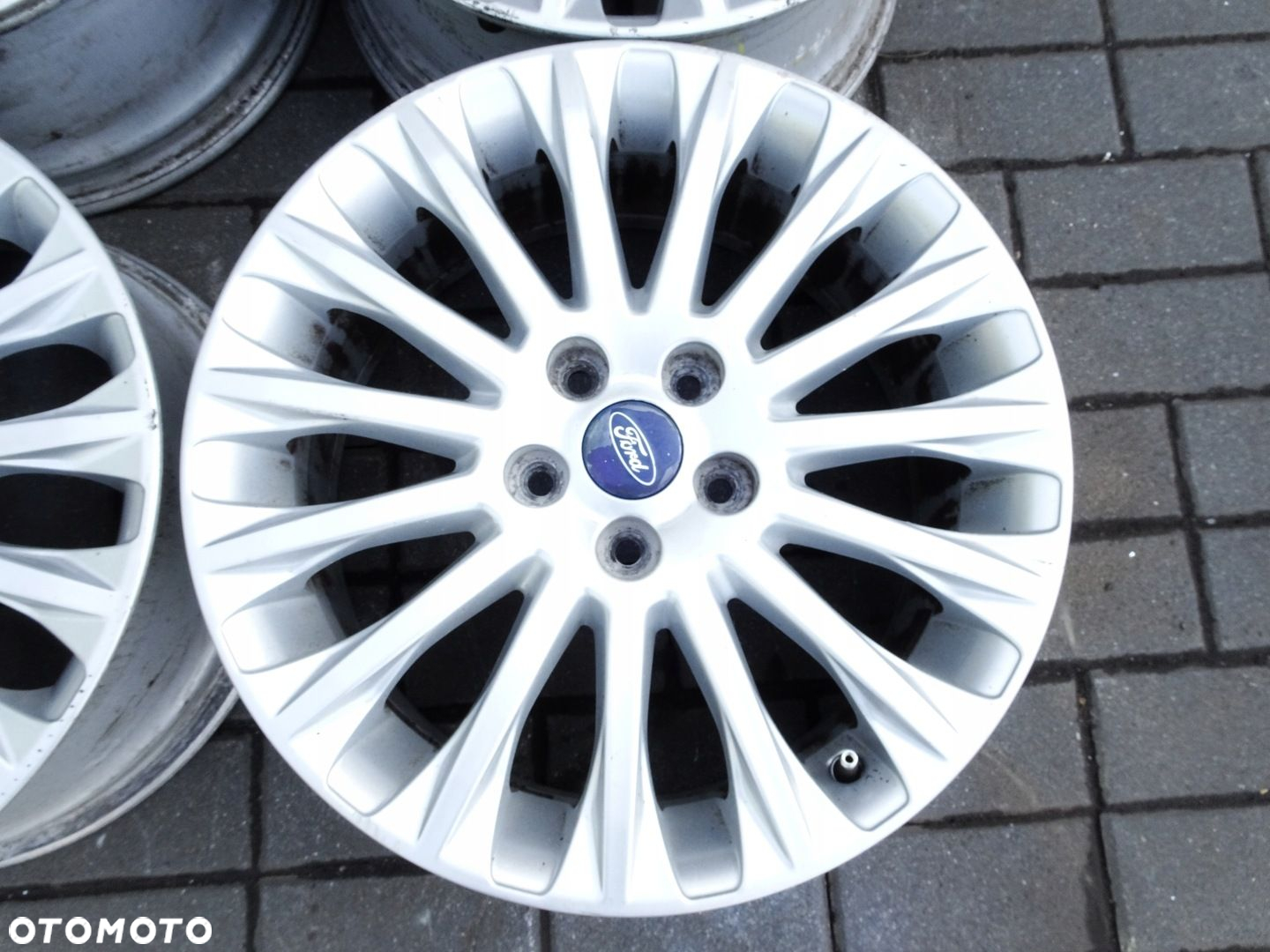 FORD FOCUS MK3, C-MAX MK2 - FELGI 17" ALU - 4