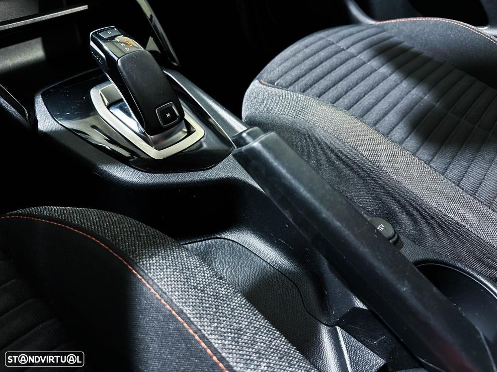 Peugeot 2008 1.2 PureTech Allure EAT8 - 29