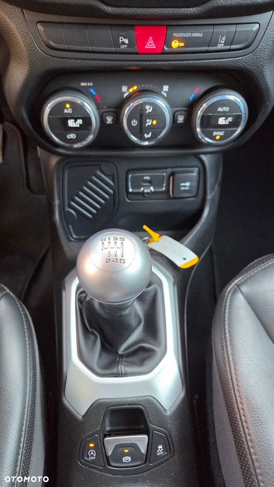 Jeep Renegade 1.4 MultiAir Limited - 26
