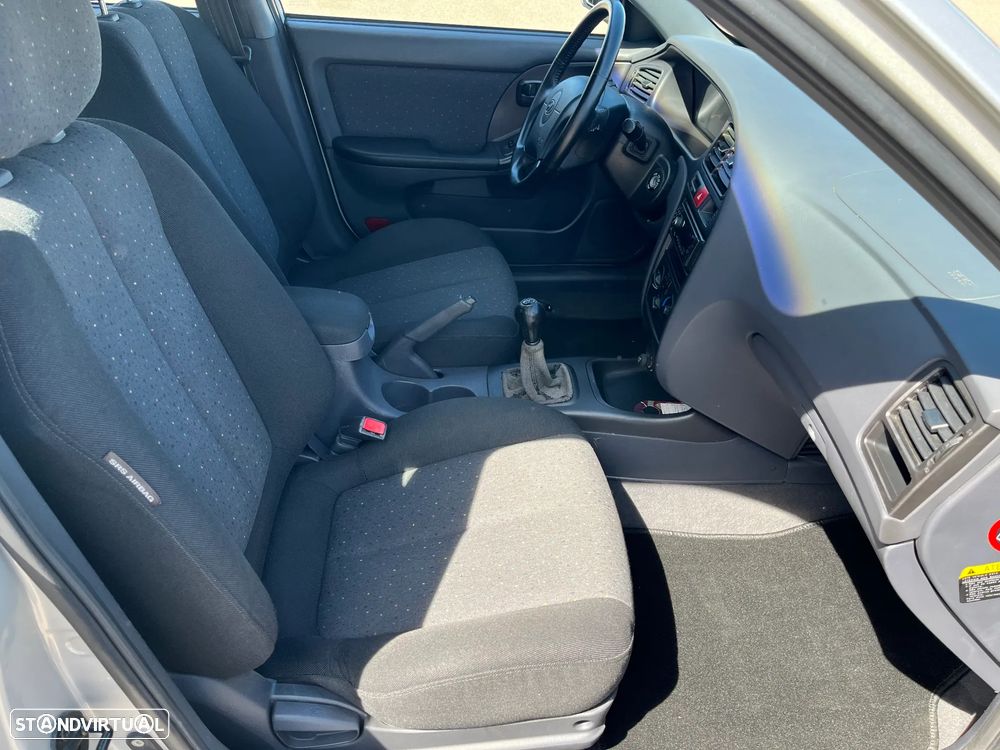 Hyundai Elantra 2.0 CRDi GLS - 16